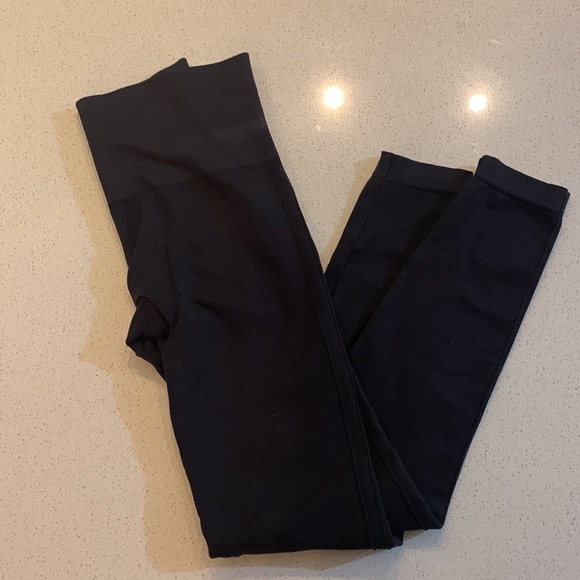 Spanx women’s black leggings size small - Picture 4 of 4